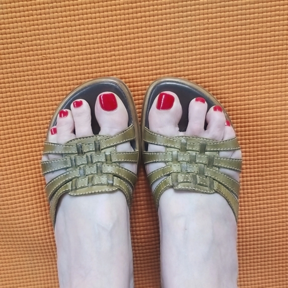 Slip on sandals. Size 7. Olive green.  Couger - Picture 2 of 6